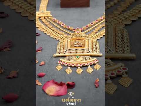 Necklace set antique